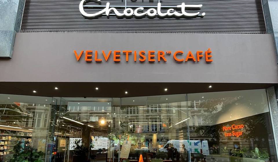 Hotel Chocolat Has Opened Its First Velvetiser Cafe In Manchester – Featuring Molten Chocolate On Tap &#038; A Massive Wall Of Chocolate