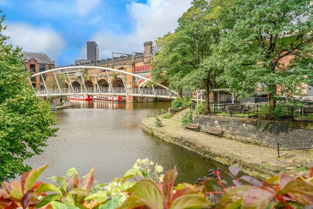 castlefield basin manchester canals boats bridges