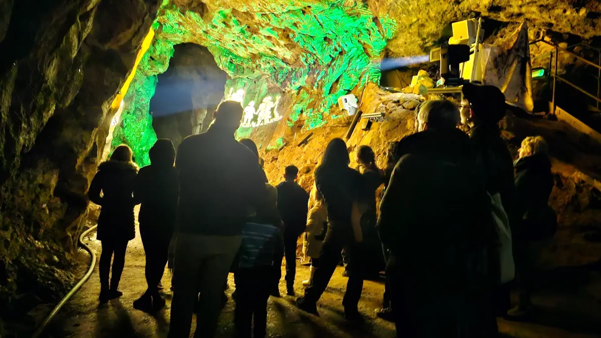 heights of abraham masson cavern light show