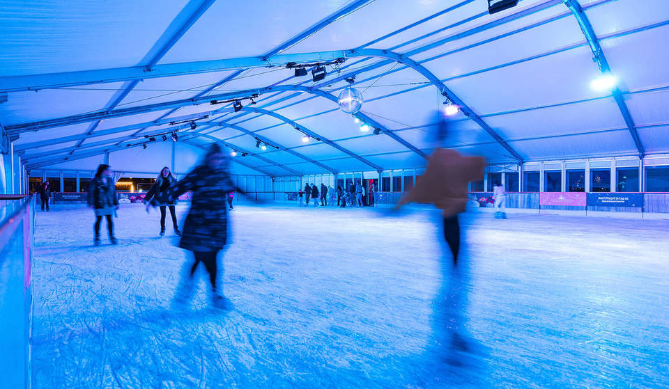 Manchester&#8217;s Largest Covered Outdoor Ice Rink Has Returned For Halloween And The Festive Season &#8211; Opening Times &#038; Prices