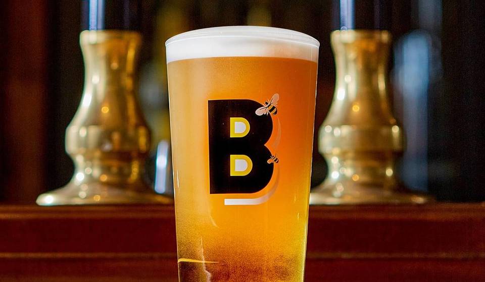The First Iconic ‘Cream Of Manchester’ Boddingtons Cask Pint In 13 Years Has Been Poured – Here’s How To Get Your Hands On Your Very Own