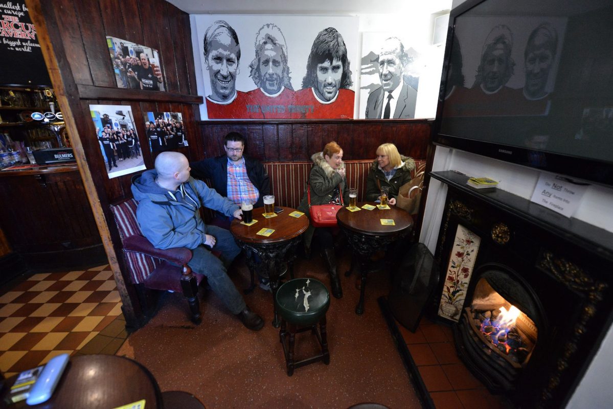 circus tavern united mural george best