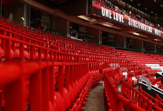stretford end of old trafford manchester stands