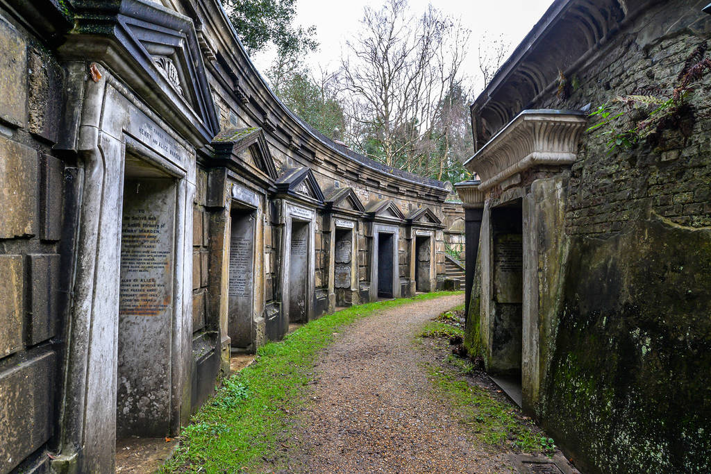 highgate cemetery london spookiest walks
