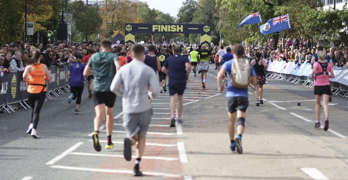 manchester half people running