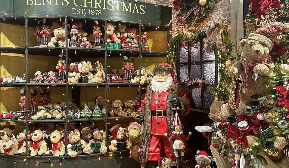 This Magical Garden Centre Near Manchester Has Been Named One Of The Most Festive In The UK – With It’s Own Mini Christmas Market, Traditional Model Villages & An ‘Alice In Wonderland’ Light Trail