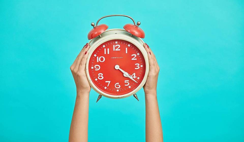 The Clocks Are Changing In The UK This Weekend – Here’s When, Why And What That Means For You & Your Night’s Sleep