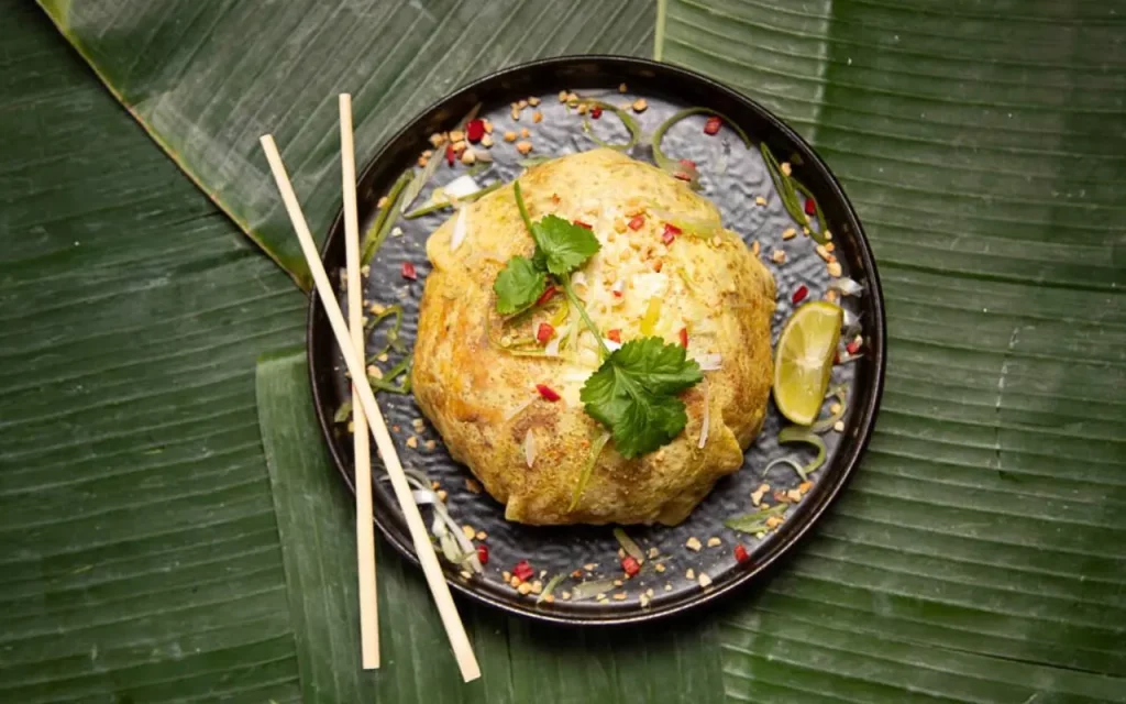 tampopo pad thai wrapped in an omelette