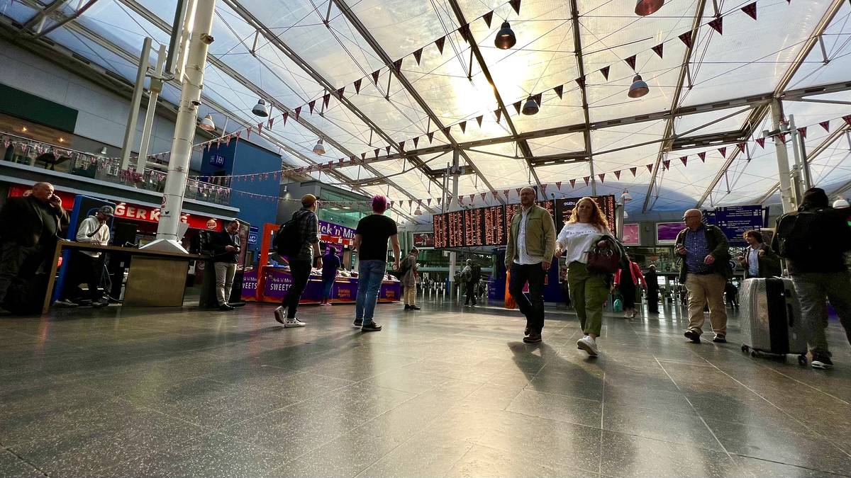 Main concourse Manchester Piccadilly June 2022