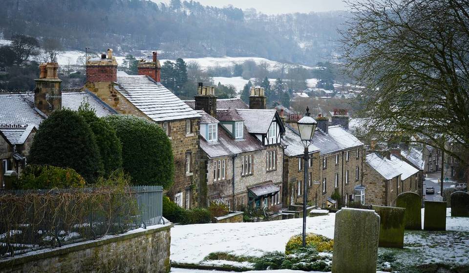 This Magical Peak District Town Under An Hour From Manchester Has Been Named One Of The UK’s Most Christmassy – With Two Stunning Christmas Markets Nearby, Including One Held In 900-Year-Old Historic Hall