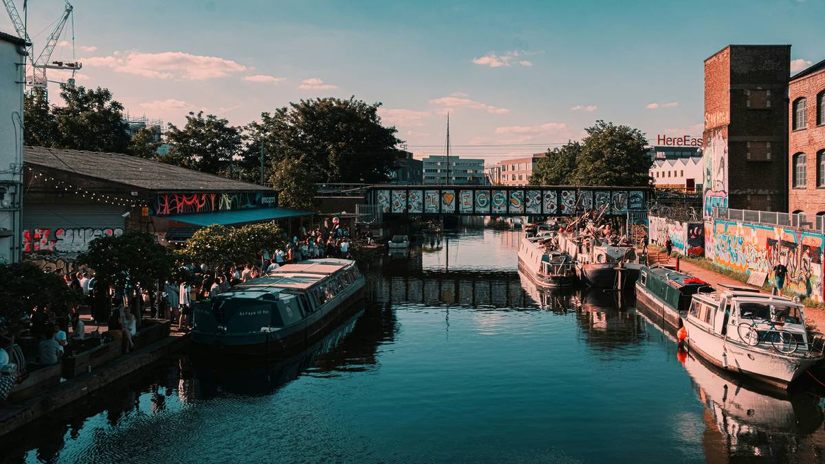 hackney canal boats