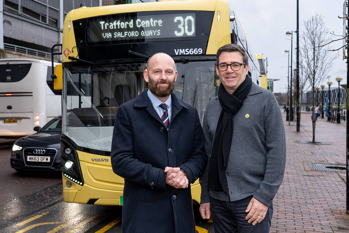 Andy Burnham and Paul Dennett with the new 30 bus R