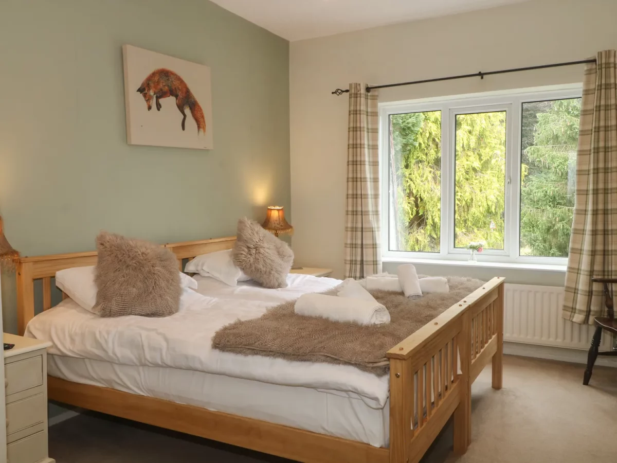 poachers arms bedroom