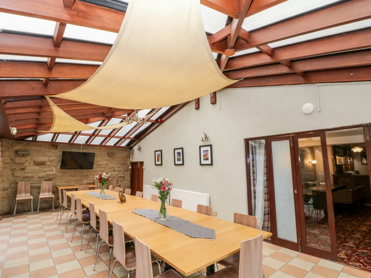 poachers arms dining room