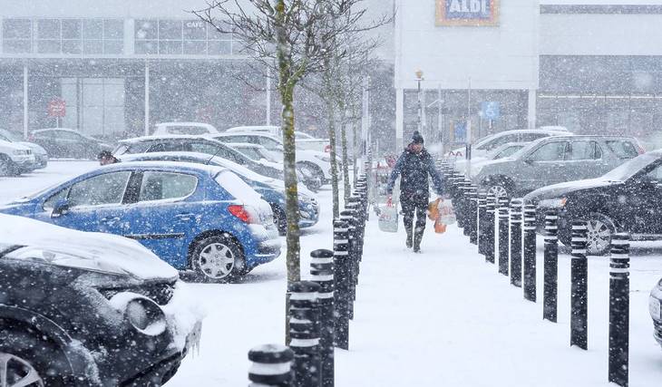 A yellow weather warning for snow and ice has been issued for Greater Manchester, with temperatures set to plummet to 0ºC – the ‘bitter weather front’ set to cover Manchester and the North
