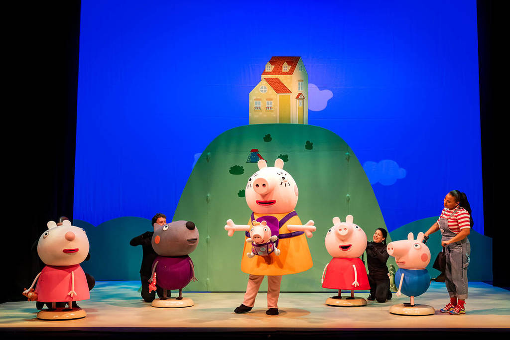 peppa pig's big family show coming to salford the lowry