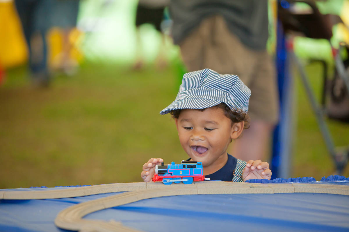 elr day out with thomas child playing