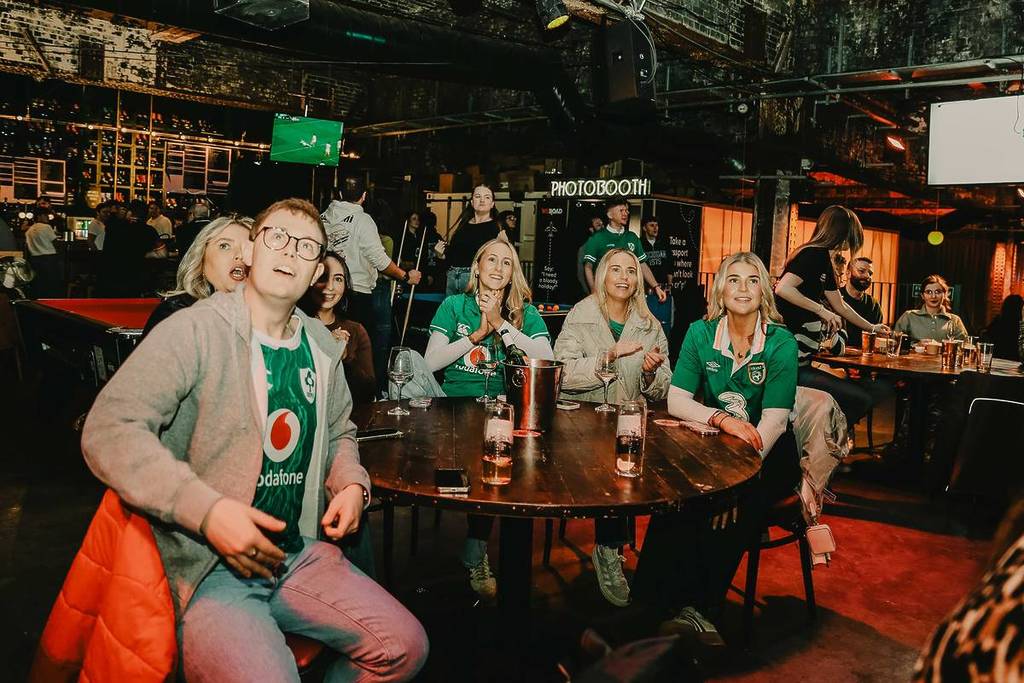 irish fans looking at screen