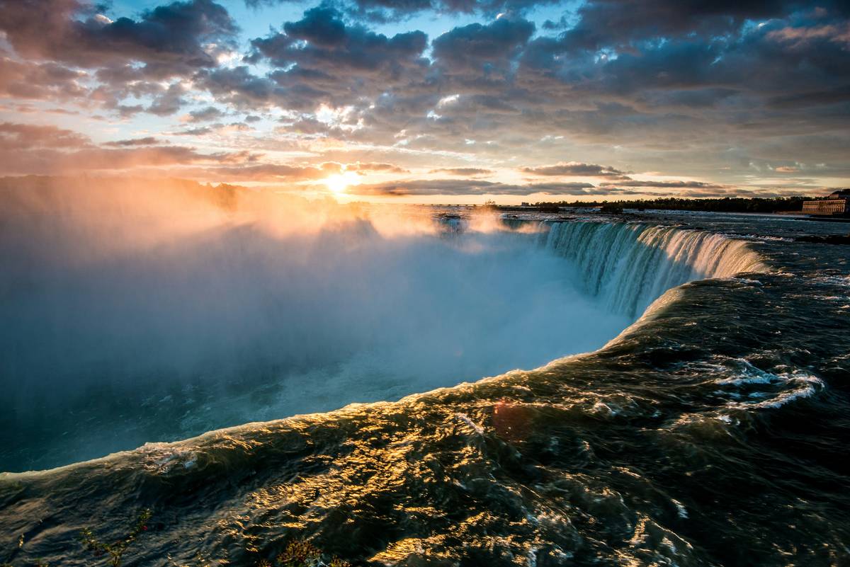 niagara falls manchester to toronto canada flights