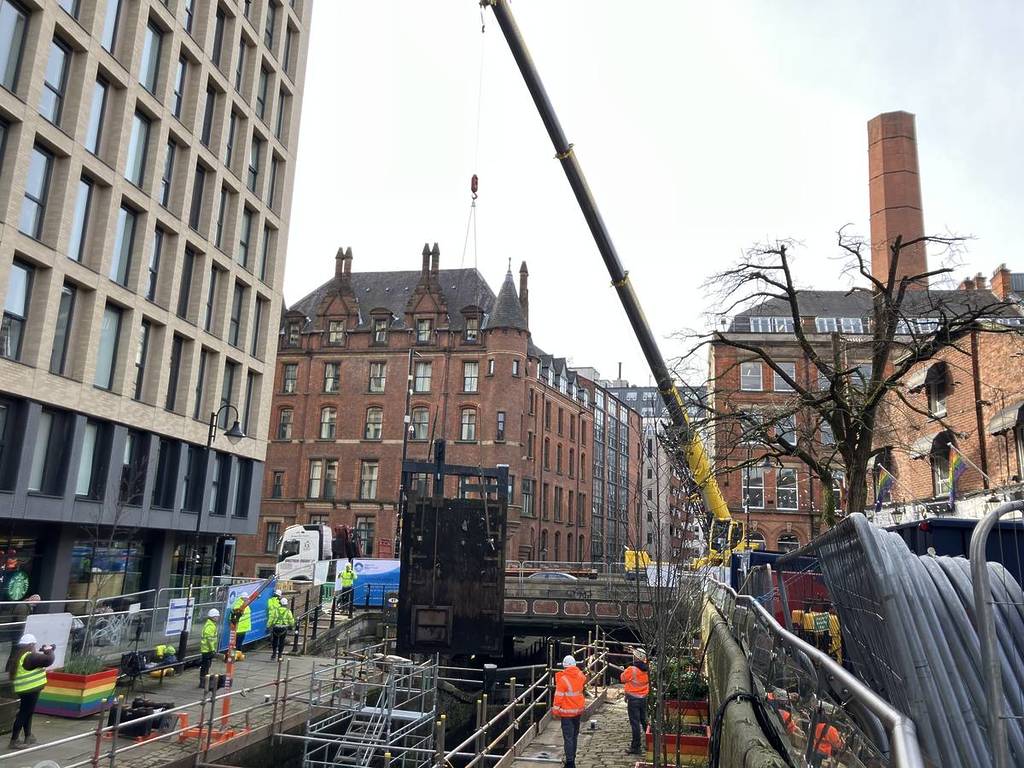 lock 87 gate rochdale canal manchester replaced