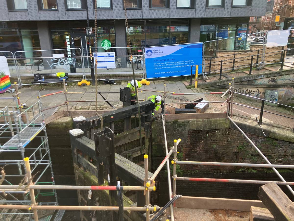 lock 87 gate rochdale canal manchester replaced