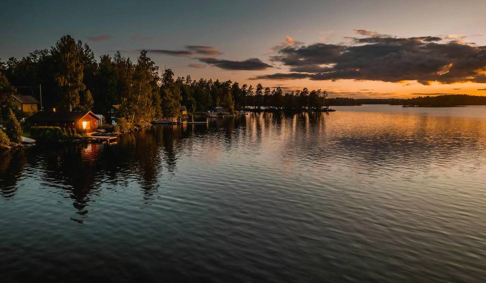 You can get to the stunning “Land of 100,000 Lakes” from Manchester in two hours, for just £33pp – where locals take a month off work to enjoy the landscape, wild swimming & the Midnight Sun phenomenon