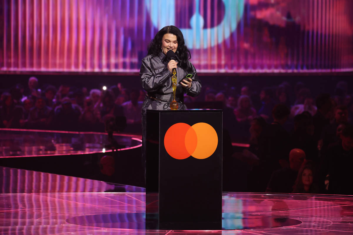 lola young on stage, with award for breakthrough artist