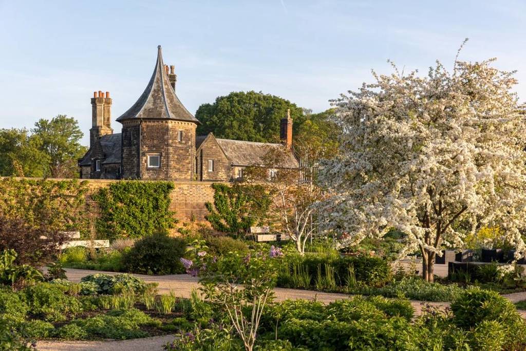 You can visit one of the UK’s most beautiful gardens for just £1 this week, as mild temperatures bring the Salford spot into full spring bloom – plus a brand new interactive ‘The Wind in the Willows’-inspired garden trail