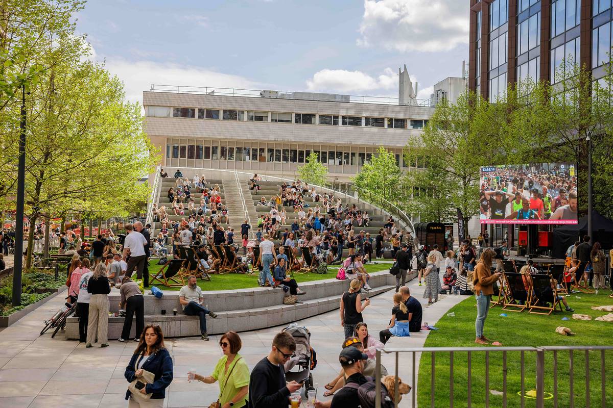 This huge, free Manchester Marathon fan zone is set to welcome supporters and runners alike this April, with massive screens, food and drink & exclusive offers – here’s what you need to know