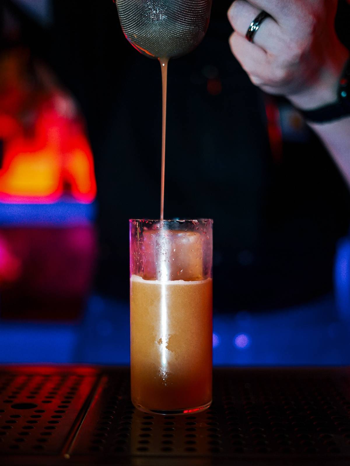 kodo manchester cocktail bar pour