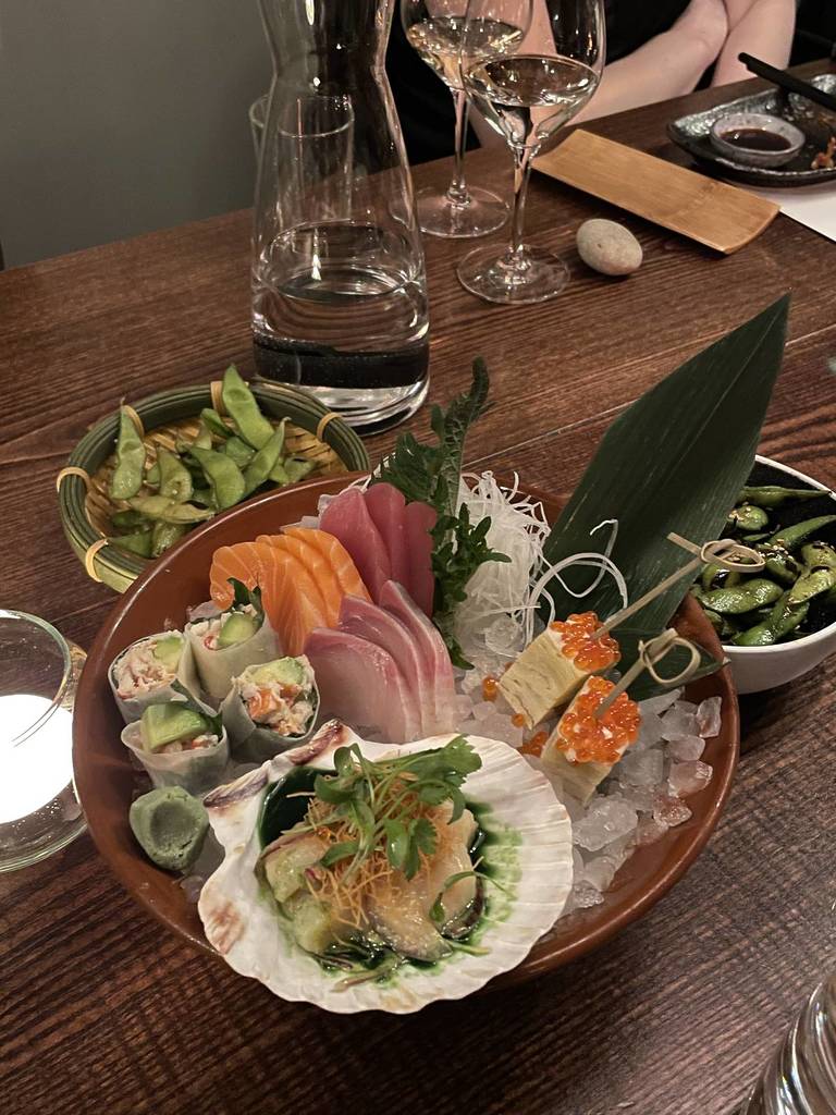 sashimi deluxe at sticks 'n' sushi