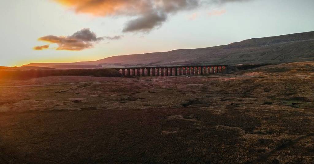 ribblehead viaduct yorkshire dales sunrise hiking