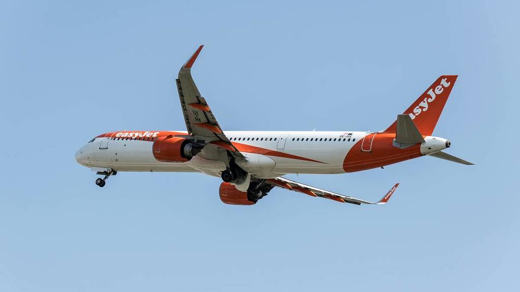 easyjet plane