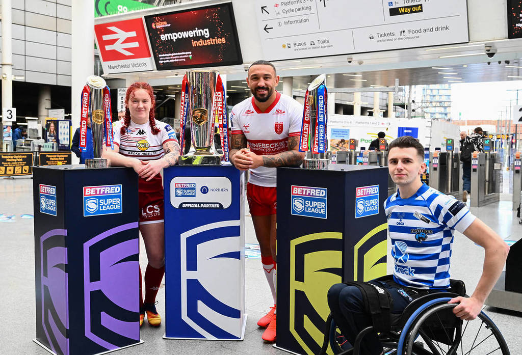 super league players with cups in manchester victoria station