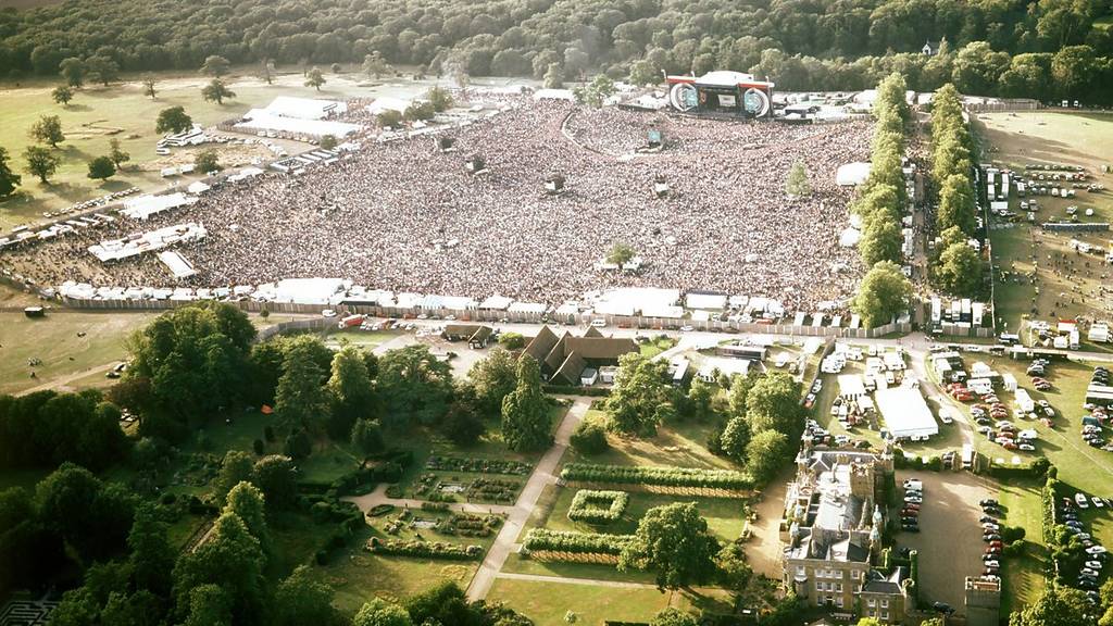 knebworth crowd 1996 oasis shows