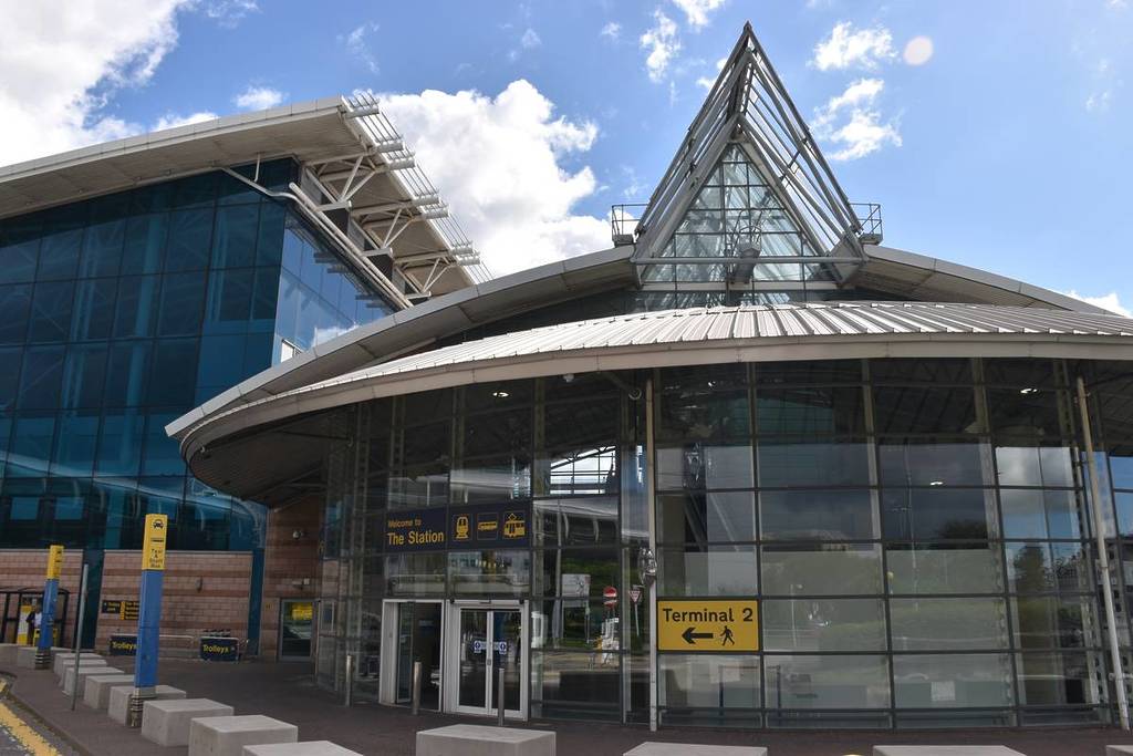 manchester airport train station tpe all night service