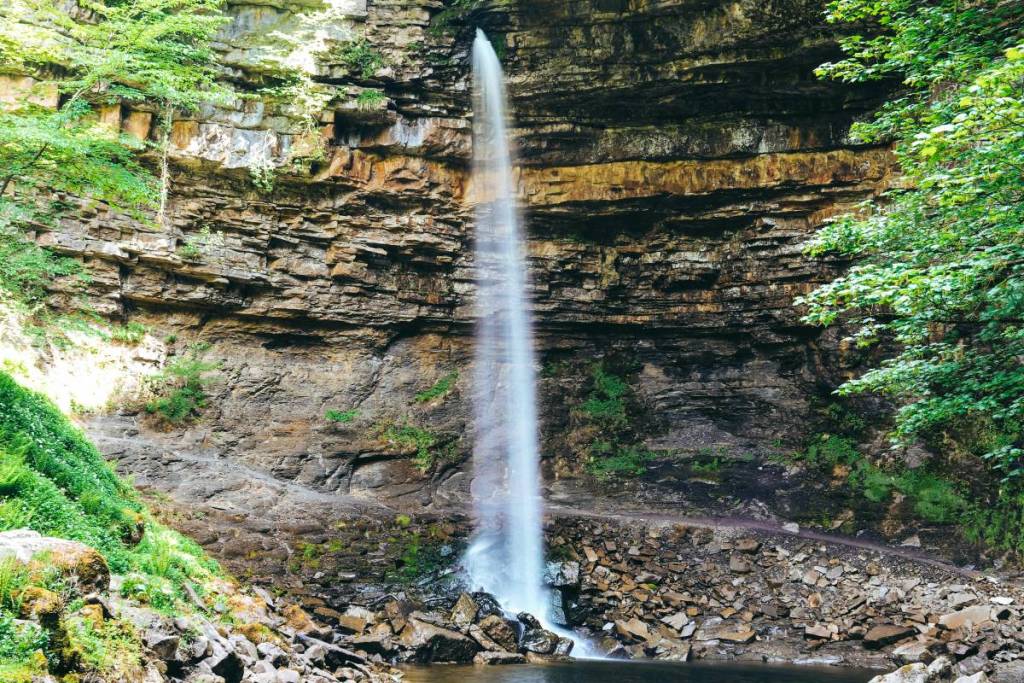 hardraw force waterfall yorkshire dales