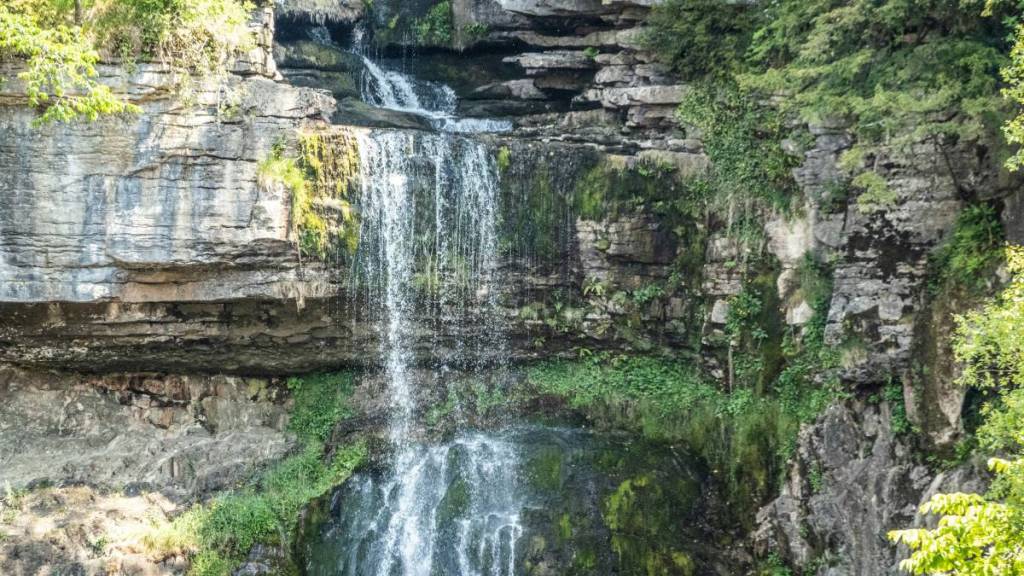 ingelton waterfalls trail yorkshire dales