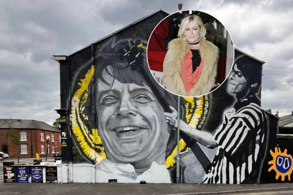 mani mural by pic.one.art with caroline aherne in circle