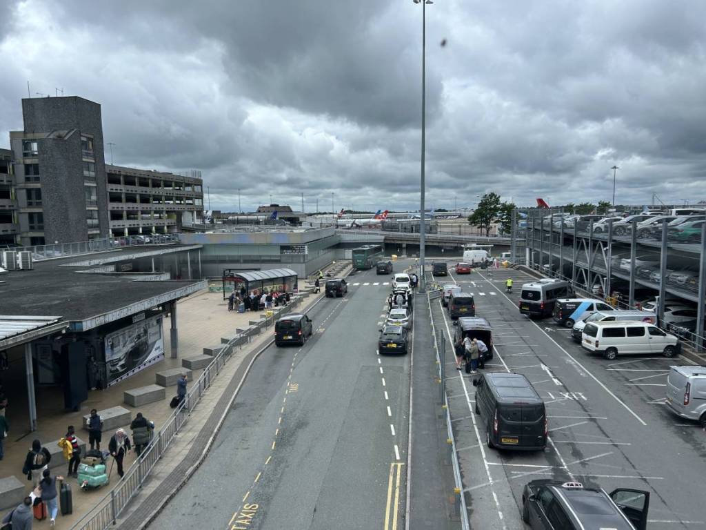 manchester airport terminal 2 exterior drop off parking charges