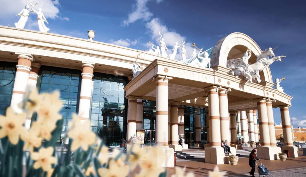 daffodils outside trafford centre