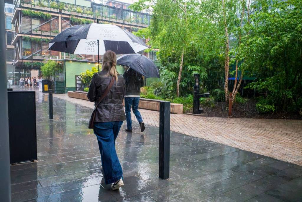 rain manchester spinningfields umbrella