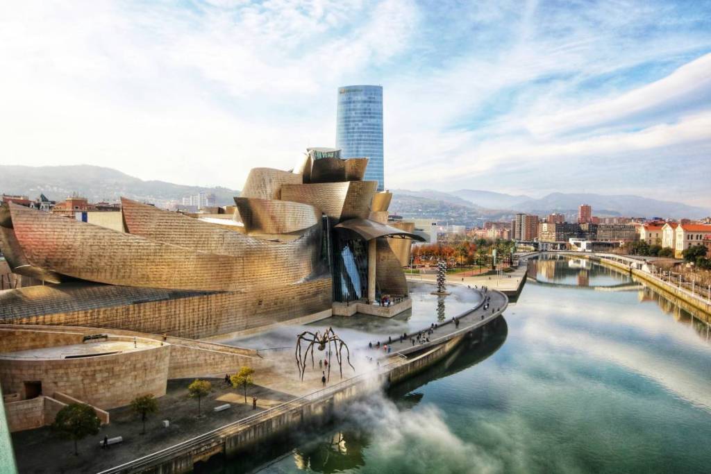 bilbao spain guggenheim museum spider statue