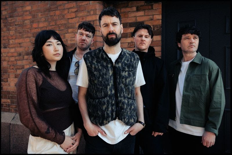 courteeners band with liam fray at front