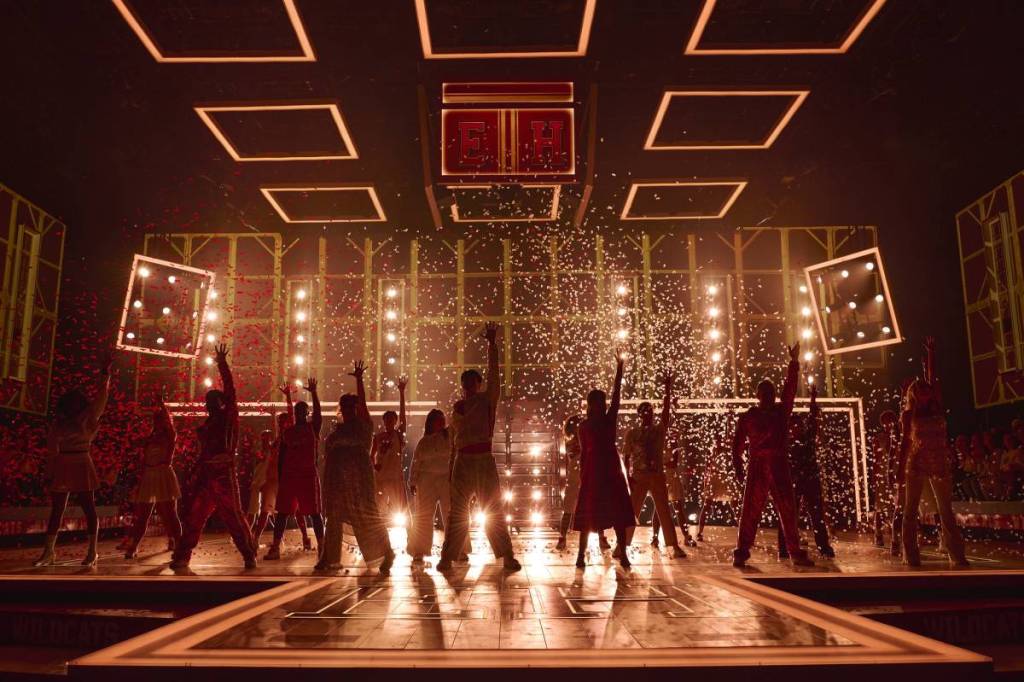 cast of high school musical theatre show on stage