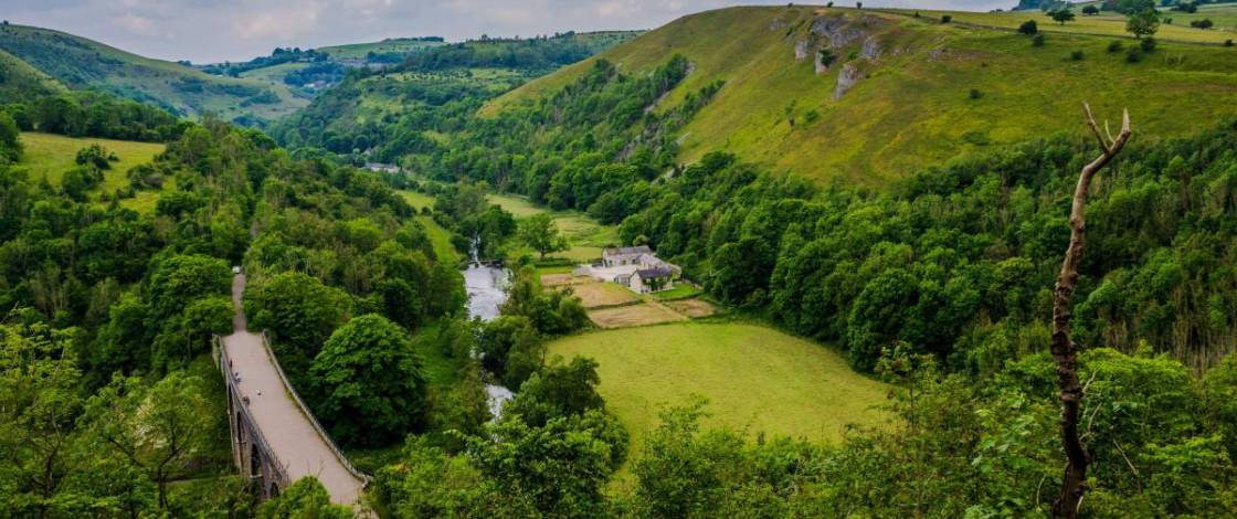 Four Peak District trails have been named amongst Britain’s best moderate hikes – including a 3.7-mile loop under 2 hours from Manchester with breathtaking views