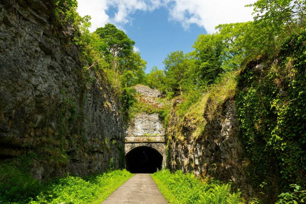 bakewell monsal tunnel trail hike