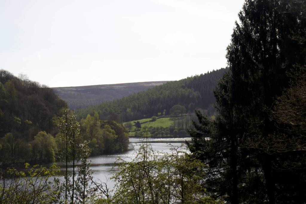 ladybower reservoir peak district hiking
