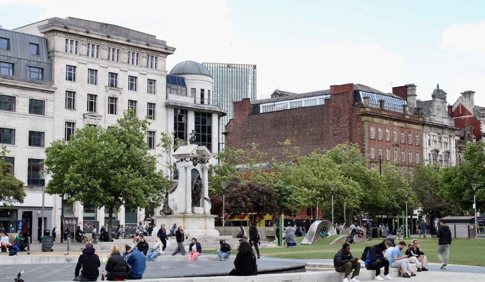 A giant Belvita tea mug installation is landing in Piccadilly Gardens – and you can get free Soft Bake snacks