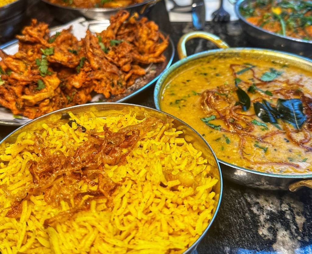 zouk curry on table bottomless